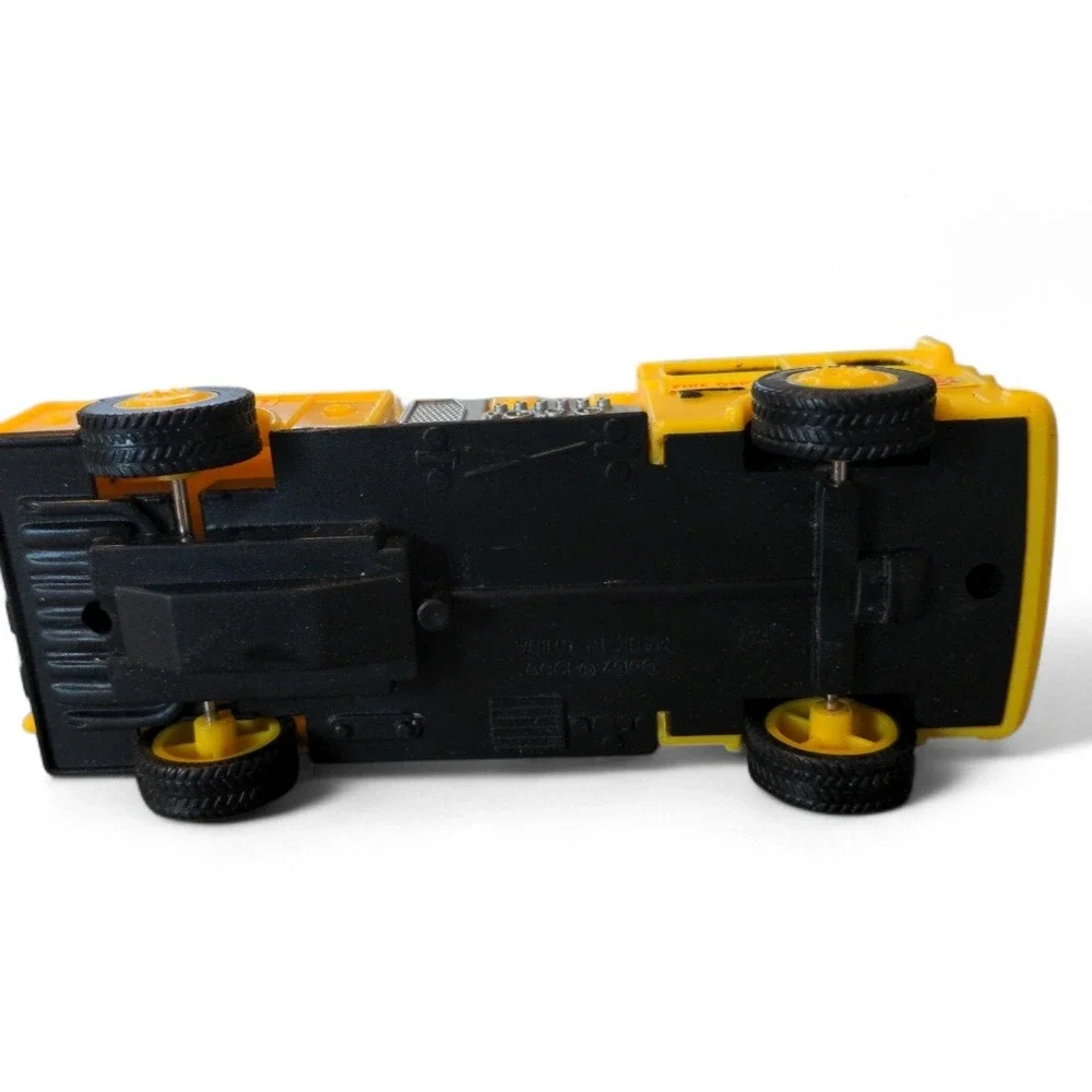 Galoob Kids OS Fire Truck Diecast Plastic Yellow Extension Ladder Vintage‎ 1999